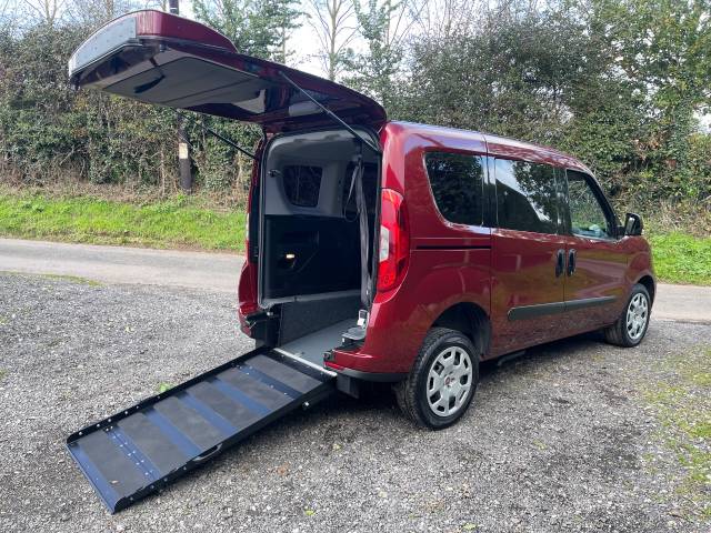 Fiat Doblo 1.4 16V Easy 5dr WHEELCHAIR ACCESSIBLE VEHICLE 2 SEATS Wheelchair Adapted Petrol Red