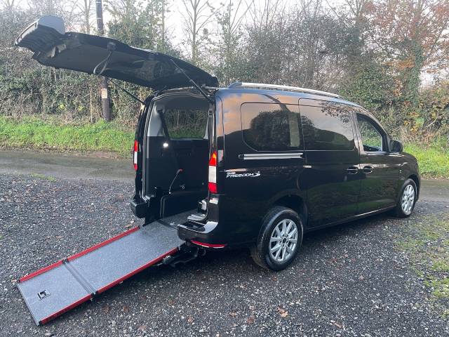 Ford Tourneo Connect 2.0 EcoBlue Titanium 5dr AUTOMATIC WHEELCHAIR ACCESSIBLE VEHICLE 5 SEATS Wheelchair Adapted Diesel Black