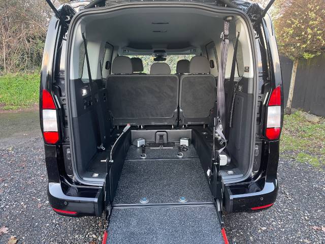 2022 Ford Tourneo Connect 2.0 EcoBlue Titanium 5dr AUTOMATIC WHEELCHAIR ACCESSIBLE VEHICLE 5 SEATS