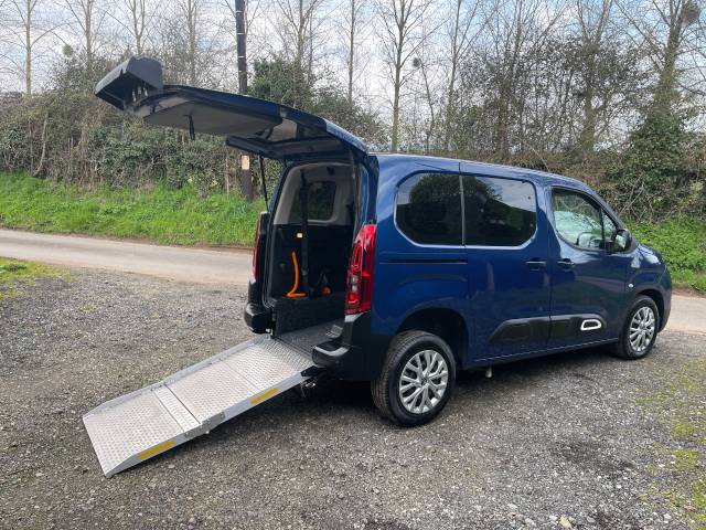 Citroen Berlingo 1.5 BlueHDi 130 Feel M 5dr AUTOMATIC WHEELCHAIR ACCESSIBLE VEHICLE 3 SEATS Wheelchair Adapted Diesel Blue
