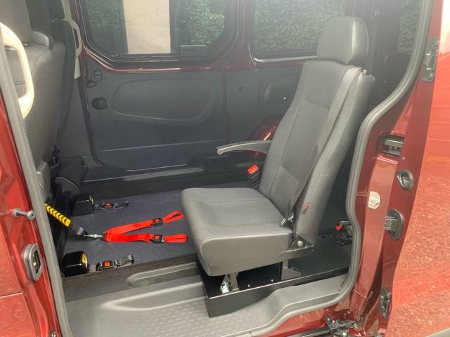 2023 Renault Trafic 2.0 SL28 Blue dCi 110 Business WHEELCHAIR ACCESSIBLE VEHICLE 4 SEATS