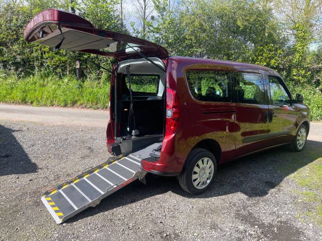 Vauxhall Combo 1.3 CDTI 16V 95ps Colorado WHEELCHAIR ACCESSIBLE VEHICLE 5 SEATS Wheelchair Adapted Diesel Red