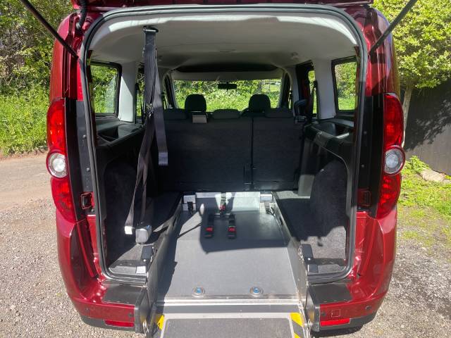 2017 Vauxhall Combo 1.3 CDTI 16V 95ps Colorado WHEELCHAIR ACCESSIBLE VEHICLE 5 SEATS
