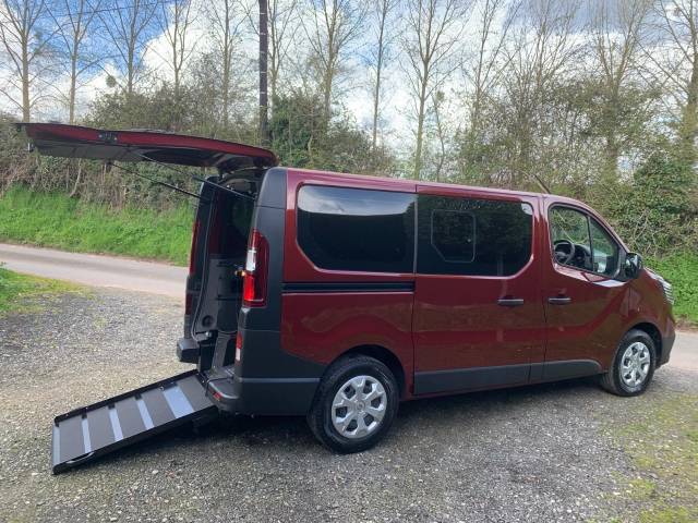 Renault Trafic 2.0 SL28 Blue dCi 110 Business WHEELCHAIR ACCESSIBLE VEHICLE 4 SEATS Wheelchair Adapted Diesel Red