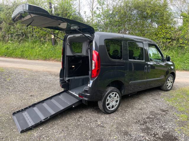 Fiat Doblo 1.4 DOBLO 16V SX WHEELCHAIR ACCESSIBLE VEHICLE 3 SEATS Wheelchair Adapted Petrol Black
