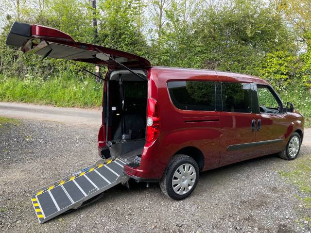 Vauxhall Combo 1.3 CDTI 16V 95ps Euro 6 WHEELCHAIR ACCESSIBLE VEHICLE 5 SEATS Wheelchair Adapted Diesel Red