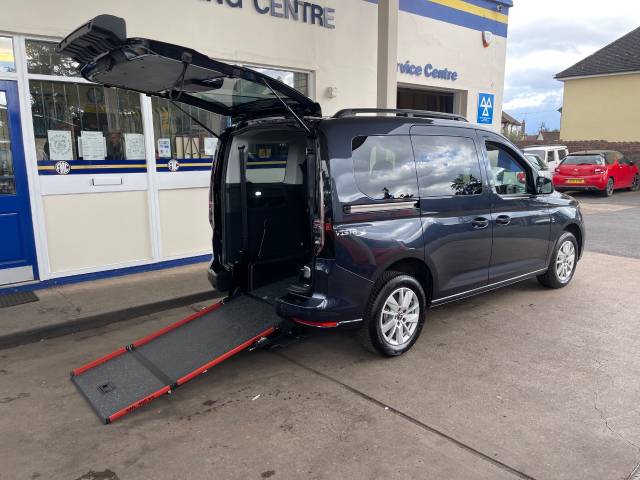 Volkswagen Caddy 2.0 TDI Life 5dr WHEELCHAIR ACCESSIBLE VEHICLE 3 SEATS Wheelchair Adapted Diesel Blue
