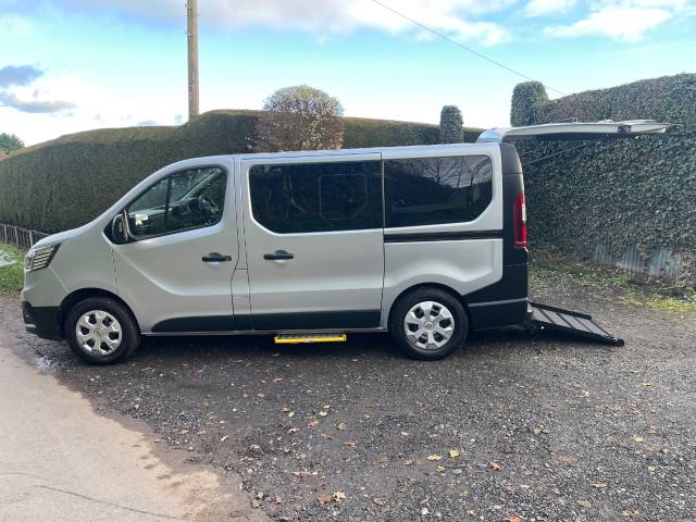 2023 Renault Trafic 2.0 SL28 Blue dCi 110 Business WHEELCHAIR ACCESSIBLE VEHICLE 5 SEATS