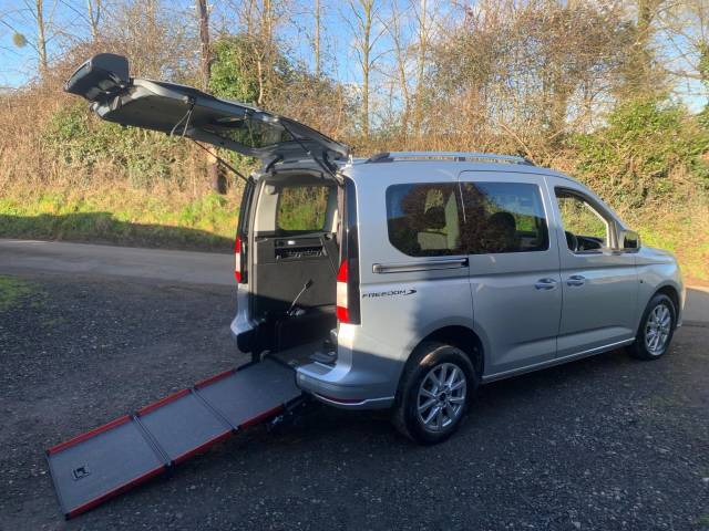 Ford Tourneo Connect 2.0 EcoBlue Titanium 5dr WHEELCHAIR ACCESSIBLE VEHICLE 3 SEATS Wheelchair Adapted Diesel Silver
