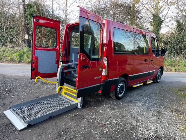 Renault Master 2.3 MASTER SL28 B-NESS BLUE AUTOMATIC WHEELCHAIR ACCESSIBLE VEHICLE 6 SEATS Wheelchair Adapted Diesel Red