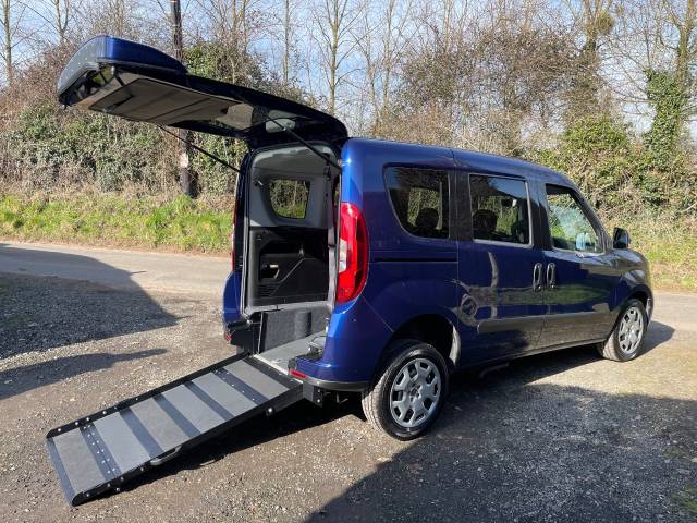 Fiat Doblo 1.4 DOBLO 16V SX WHEELCHAIR ACCESSIBLE VEHICLE 3 SEATS Wheelchair Adapted Petrol Blue
