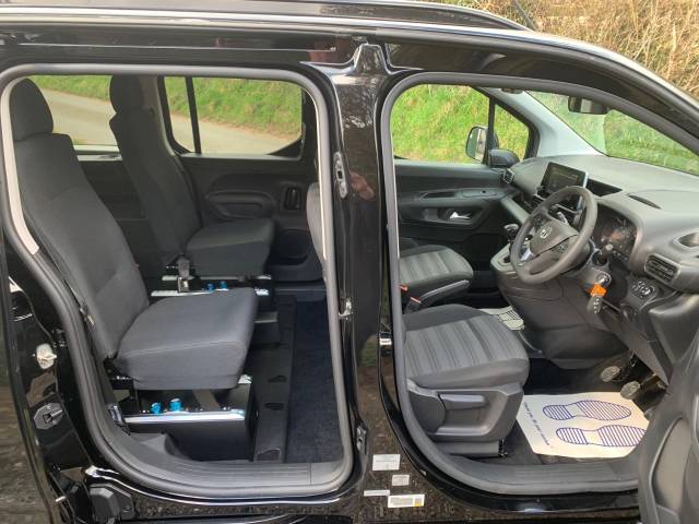 2024 Vauxhall Combo-life 1.5 Turbo D Design XL 5dr WHEELCHAIR ACCESSIBLE VEHICLE 4 SEATS