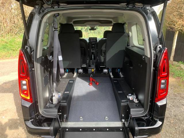 Vauxhall Combo-life 1.5 Turbo D Design XL 5dr WHEELCHAIR ACCESSIBLE VEHICLE 4 SEATS Wheelchair Adapted Diesel Black