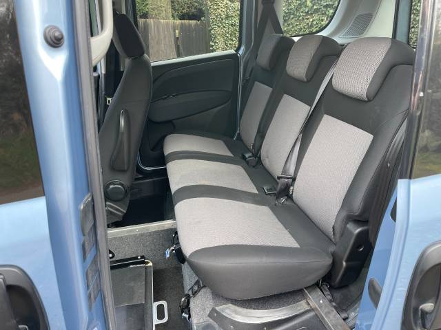 2019 Fiat Doblo 1.6 Multijet 16V Active RIDE UPFRONT WHEELCHAIR ACCESSIBLE VEHICLE