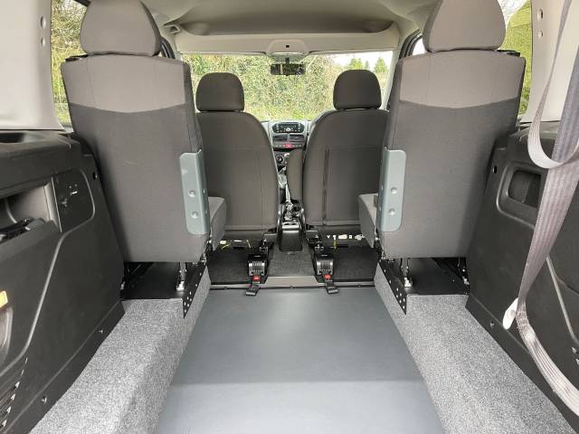 Fiat Doblo 1.4 DOBLO 16V SX WHEELCHAIR ACCESSIBLE VEHICLE 4 SEATS Wheelchair Adapted Petrol Silver