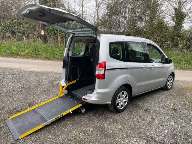 Ford Tourneo-courier 1.5 TDCi Zetec 5dr WHEELCHAIR ACCESSIBLE VEHICLE 3 SEATS Wheelchair Adapted Diesel Silver
