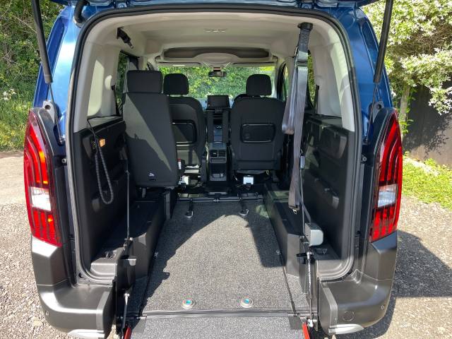 2023 Peugeot Rifter 1.5 BlueHDi 130 Allure 5dr AUTOMATIC WHEELCHAIR ACCESSIBLE VEHICLE 3 SEATS