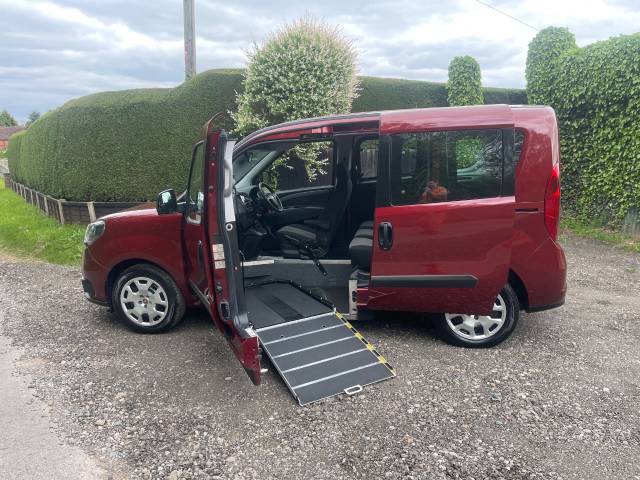 Fiat Doblo 1.3 Multijet 16V 95 S/S RIDE UPFRONT WHEELCHAIR ACCESSIBLE VEHICLE 4 SEATS Wheelchair Adapted Diesel Red