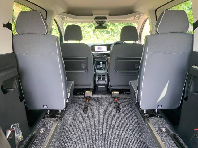 2024 Ford Tourneo Connect 2.0 EcoBlue Titanium 5dr WHEELCHAIR ACCESSIBLE VEHICLE 4 SEATS