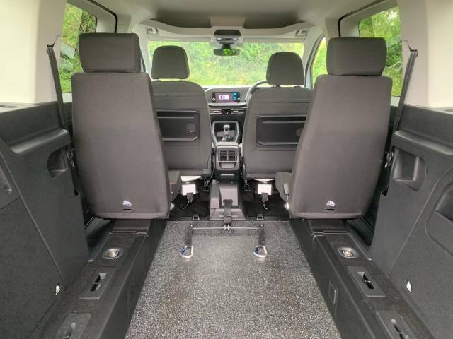 Volkswagen Caddy Maxi 2.0 TDI Life 5dr WHEELCHAIR ACCESSIBLE VEHICLE 4 SEATS Wheelchair Adapted Diesel Silver