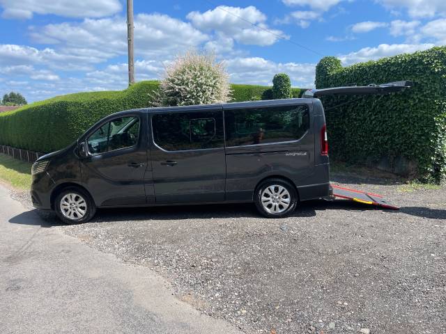2024 Renault Trafic 2.0 LL30 Blue dCi 170 Extra AUTOMATIC WHEELCHAIR ACCESSIBLE VEHICLE 6 SEATS