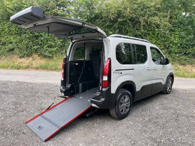 Peugeot Rifter 1.2 PureTech 130 Allure Premium WHEELCHAIR ACCESSIBLE Wheelchair Adapted Petrol Beige