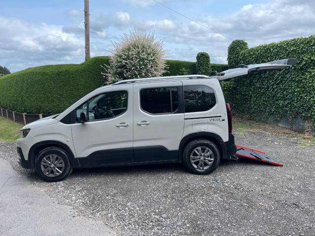 2022 Peugeot Rifter 1.2 PureTech 130 Allure Premium WHEELCHAIR ACCESSIBLE