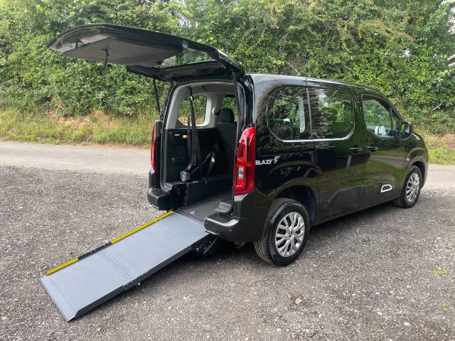 Citroen Berlingo 1.5 BlueHDi 100 Feel M 5dr WHEELCHAIR ACCESSIBLE VEHICLE 3 SEATS WINCH Wheelchair Adapted Diesel Black