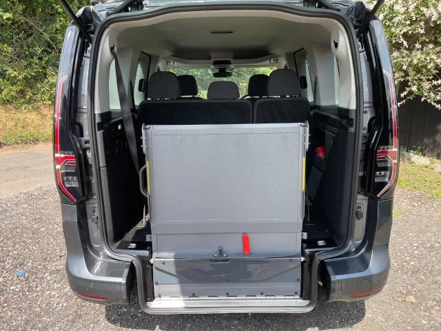 2023 Volkswagen Caddy 1.5 TSI Life 5dr DSG AUTOMATIC WHEELCHAIR ACCESSIBLE VEHICLE 5 SEATS