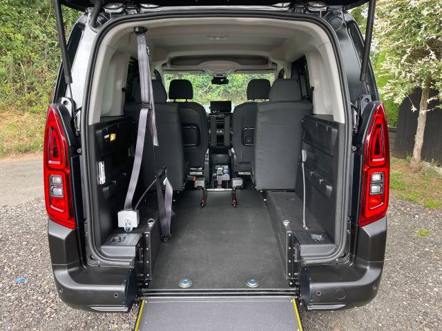 2024 Citroen Berlingo 1.5 BlueHDi 130 Plus M 5dr AUTOMATIC WHEELCHAIR ACCESSIBLE VEHICLE 4 SEATS