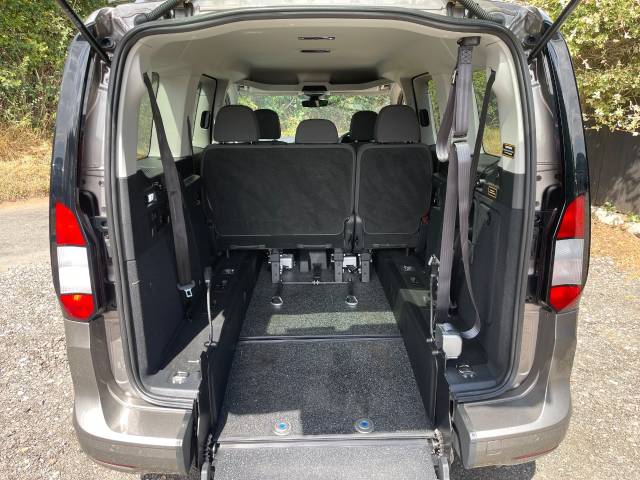 2024 Ford Tourneo Connect 2.0 EcoBlue Titanium 5dr 5 SEATS PLUS WHEELCHAIR ACCESSIBLE VEHICLE