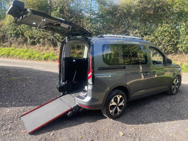 Ford Tourneo Connect 2.0 EcoBlue Active 5dr AUTOMATIC WHEELCHAIR ACCESSIBLE VEHICLE 3 SEATS Wheelchair Adapted Diesel Grey