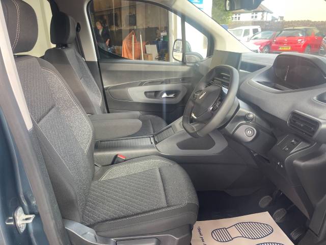 2025 Peugeot Rifter 1.5 BlueHDi 100 Allure 5dr WHEELCHAIR ACCESSIBLE VEHICLE 3 SEATS