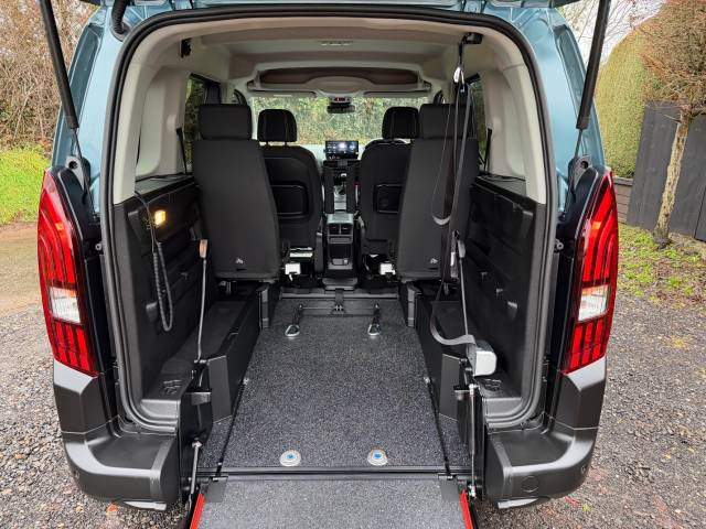 2025 Peugeot Rifter 1.5 BlueHDi 100 Allure 5dr WHEELCHAIR ACCESSIBLE VEHICLE 4 SEATS