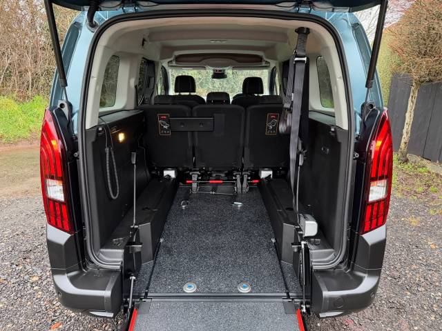 2025 Peugeot Rifter 1.5 RIFTER HORIZON RS PLUS WHEELCHAIR ACCESSIBLE VEHICLE 5 SEATS