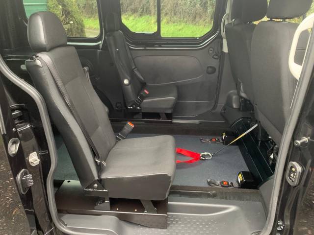 2024 Renault Trafic 2.0 TRAFIC SL28 START BLUE DCI WHEELCHAIR ACCESSIBLE VEHICLE 5 SEATS