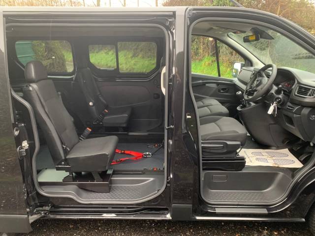 2024 Renault Trafic 2.0 TRAFIC SL28 START BLUE DCI WHEELCHAIR ACCESSIBLE VEHICLE 5 SEATS
