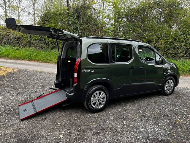 Peugeot Rifter 1.5 RIFTER HORIZON RE TD AUTOMATIC WHEELCHAIR ACCESSIBLE VEHICLE Wheelchair Adapted Diesel Green