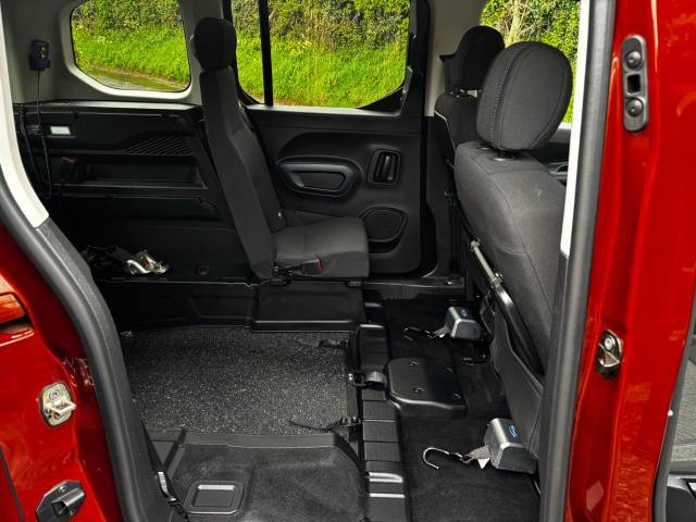 2021 Peugeot Rifter 1.2 PureTech 130 Allure Premium 5dr AUTOMATIC WHEELCHAIR ACCESSIBLE VEHICLE 3 SEATS