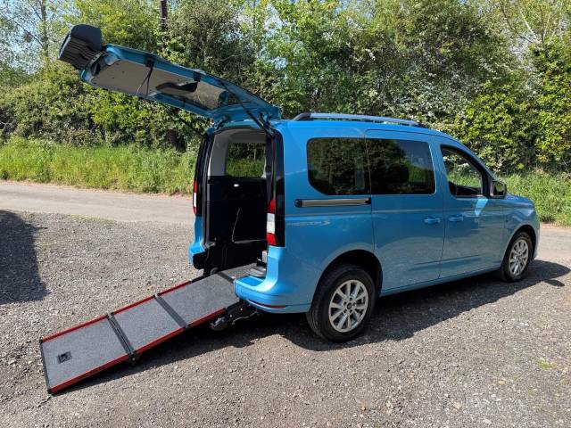 Ford Tourneo Connect 2.0 EcoBlue Titanium 5dr WHEELCHAIR ACCESSIBLE VEHICLE 5 SEATS Wheelchair Adapted Diesel Blue