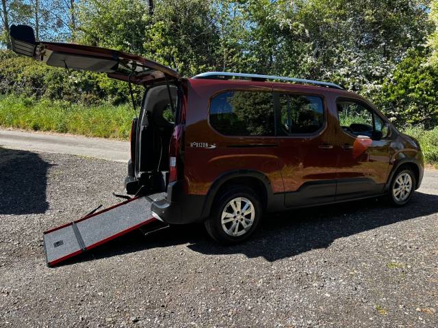Peugeot Rifter 1.2 PureTech 130 Allure 5dr PETROL AUTOMATIC 5 SEATS Wheelchair Adapted Petrol Bronze