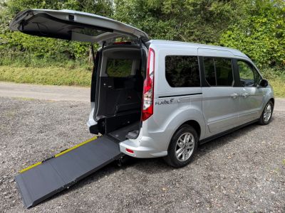 Ford Grand Tourneo Connect listing photo