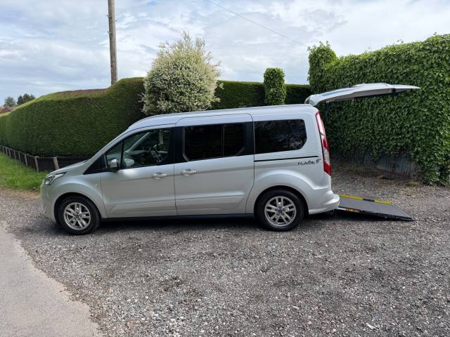 2021 Ford Grand Tourneo Connect 1.5 EcoBlue 120 Titanium 5dr WHEELCHAIR ACCESSIBLE VEHICLE 5 SEATS