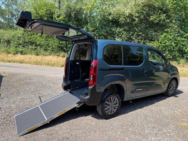 Citroen Berlingo 1.5 BlueHDi 130 Plus M 5dr AUTOMATIC WHEELCHAIR ACCESSIBLE VEHICLE 3 SEATS Wheelchair Adapted Diesel Blue