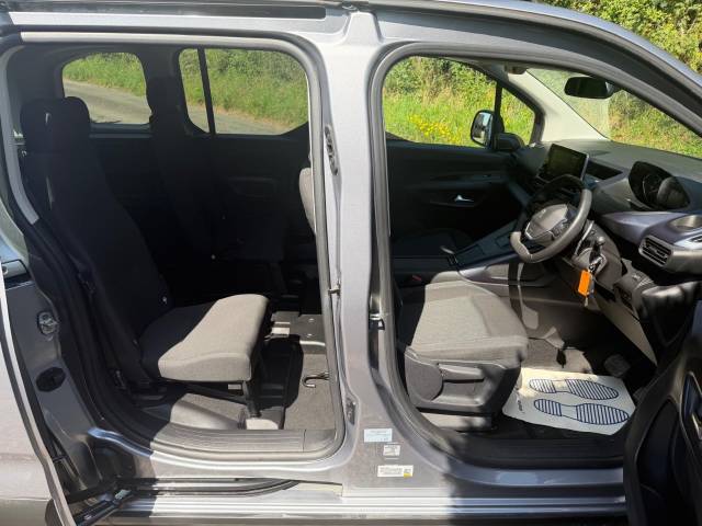 2022 Peugeot Rifter 1.5 BlueHDi 130 Allure 5dr AUTO 4 SEATS WHEELCHAIR ACCESSIBLE VEHICLE