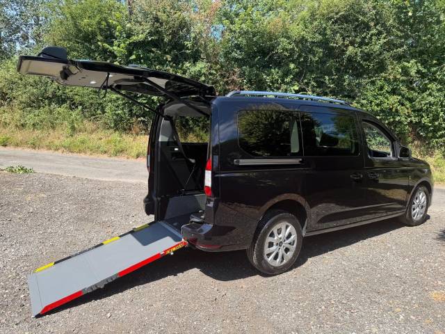 Ford Tourneo Connect 2.0 EcoBlue Titanium 5dr AUTOMATIC 5 SEATS WHEELCHAIR ACCESSIBLE VEHICLE Wheelchair Adapted Diesel Black