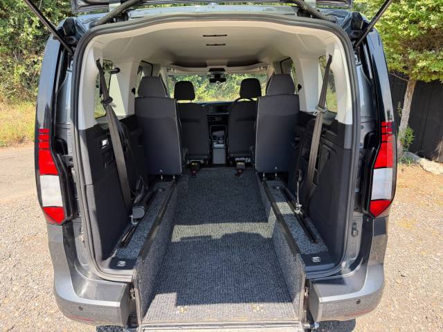 2022 Volkswagen Caddy Maxi 2.0 TDI 122 5dr DSG AUTOMATIC WHEELCHAIR ACCESSIBLE VEHICLE 4 SEATS
