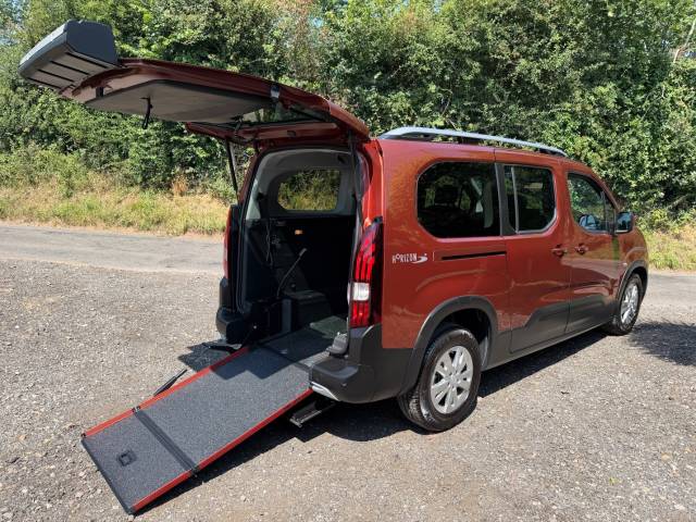 Peugeot Rifter 1.2 RIFTER HORIZON RE PETROL AUTO LWB 3 SEATS WHEELCHAIR ACCESSIBLE VEHICLE 3 SEATS Wheelchair Adapted Petrol Bronze